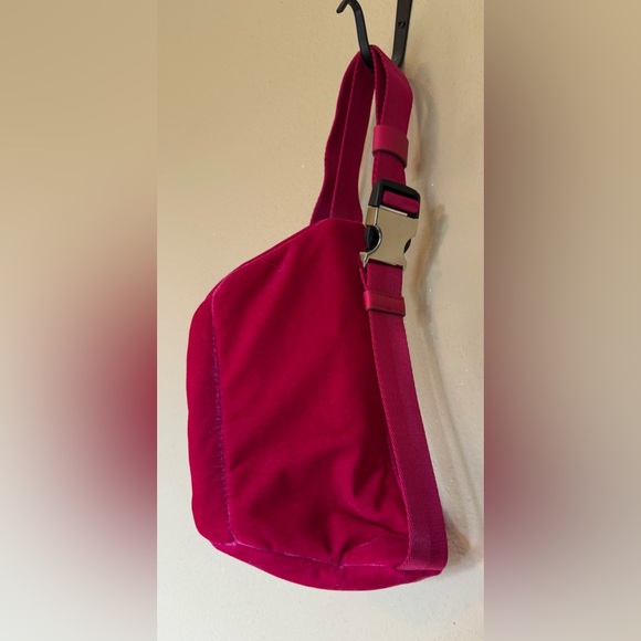 Free People x CARAA Pink Velvet Small Sling Bag - Picture 4 of 6
